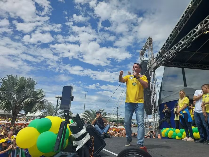 Flávio Bolsonaro critica legislação ambiental de Cabo Frio e defende ‘grandes empreendimentos’ na cidade