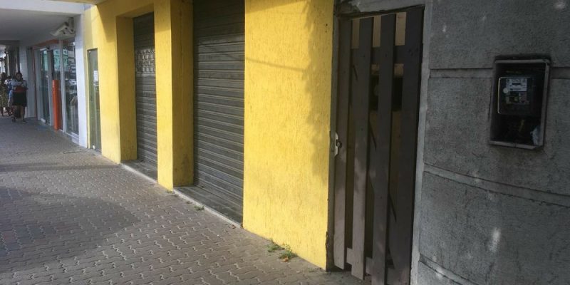 Agentes da Secretaria de Meio Ambiente de Arraial desconfiaram quando viram idoso entrar no depósito atrás da adolescente