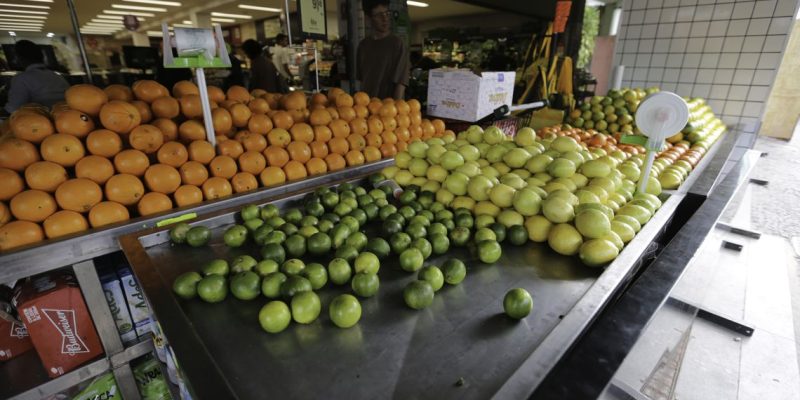 Alimentos têm queda de preço e ajudam a segurar inflação em julho
