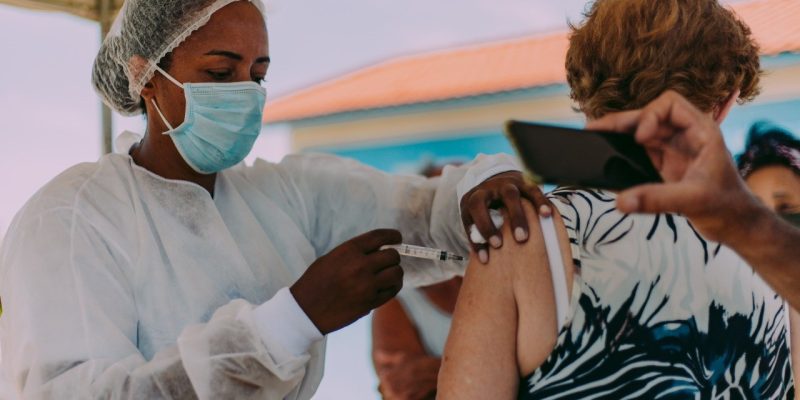 Cabo Frio imuniza 2.620 idosos acima de 80 anos em dois dias de vacinação