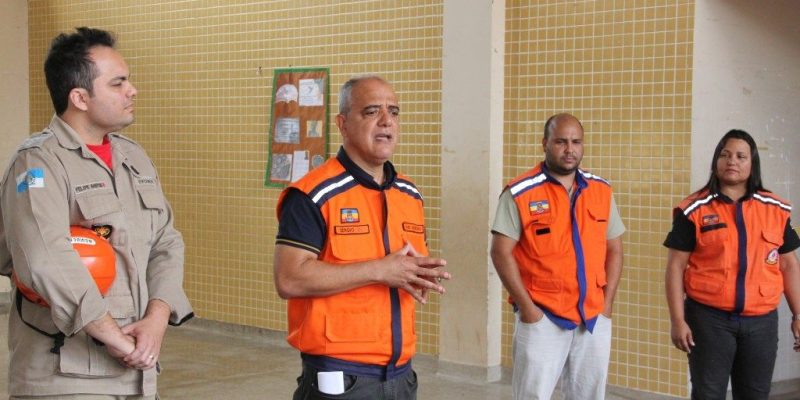 Equipe da Defesa Civil de Casimiro