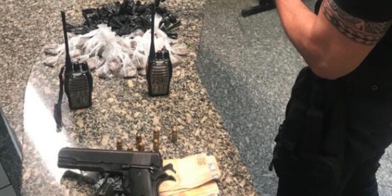 Homem é baleado e preso com arma e drogas durante confronto com a polícia em Macaé