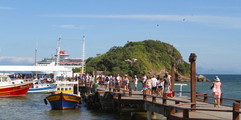 Pier-do-Centro-navio-e-turistas-Ronald-Pantoja