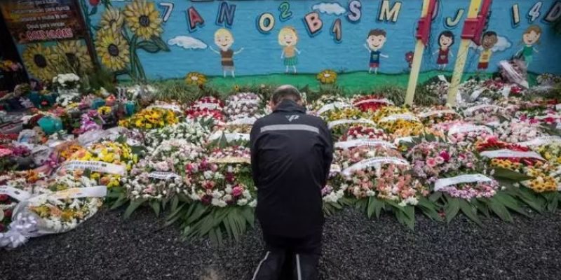 homenagem massacre colegio